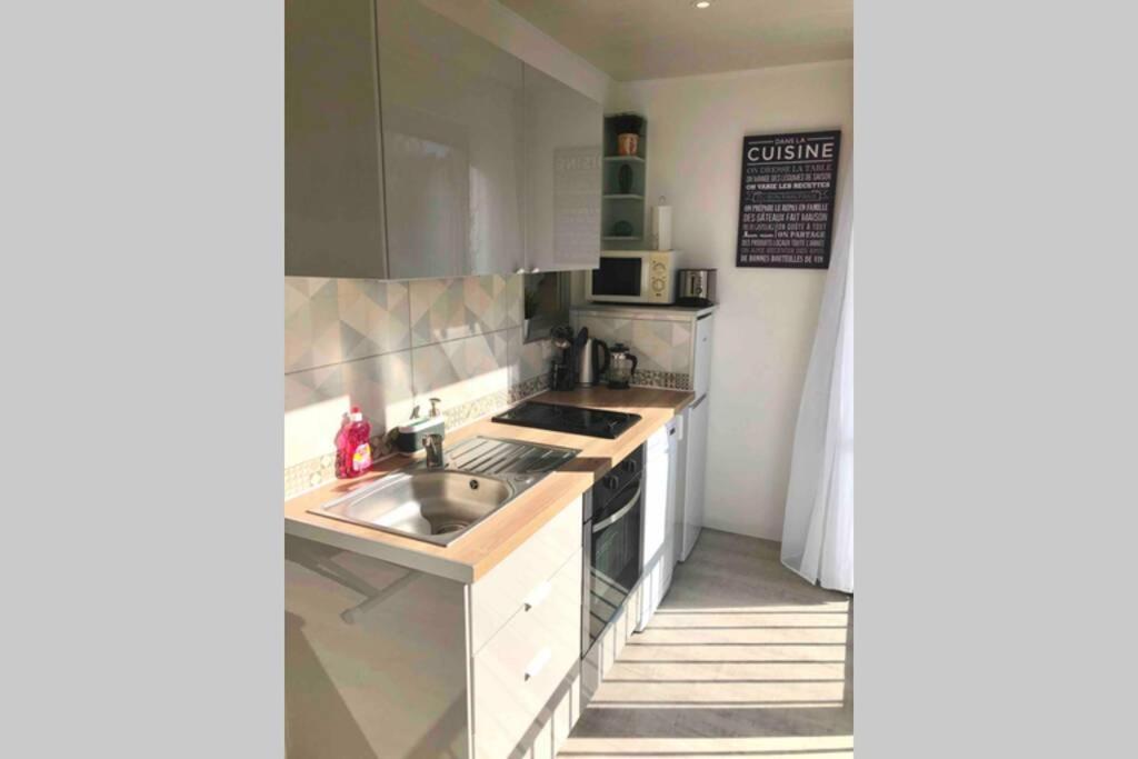 Grand Studio Cabine 30 M² Centre Ville, Refait A Neuf Pour Vous ! Climatise ลา กร็องเดอ-ม็อต ภายนอก รูปภาพ