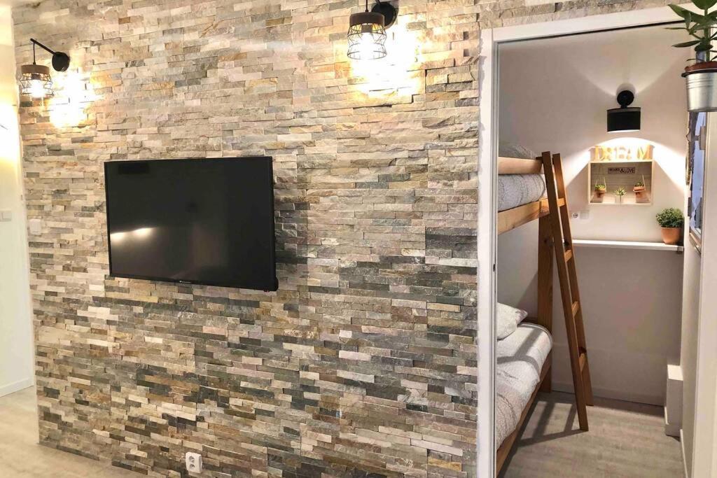 Grand Studio Cabine 30 M² Centre Ville, Refait A Neuf Pour Vous ! Climatise ลา กร็องเดอ-ม็อต ภายนอก รูปภาพ