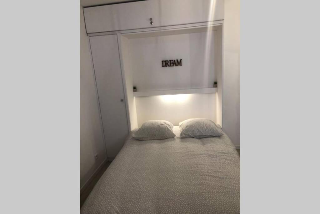 Grand Studio Cabine 30 M² Centre Ville, Refait A Neuf Pour Vous ! Climatise ลา กร็องเดอ-ม็อต ภายนอก รูปภาพ