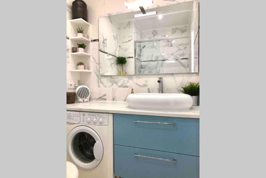 Grand Studio Cabine 30 M² Centre Ville, Refait A Neuf Pour Vous ! Climatise ลา กร็องเดอ-ม็อต ภายนอก รูปภาพ